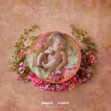 Nel caso dei newborn � possibile riporre il bimbo in un elegante cestino...